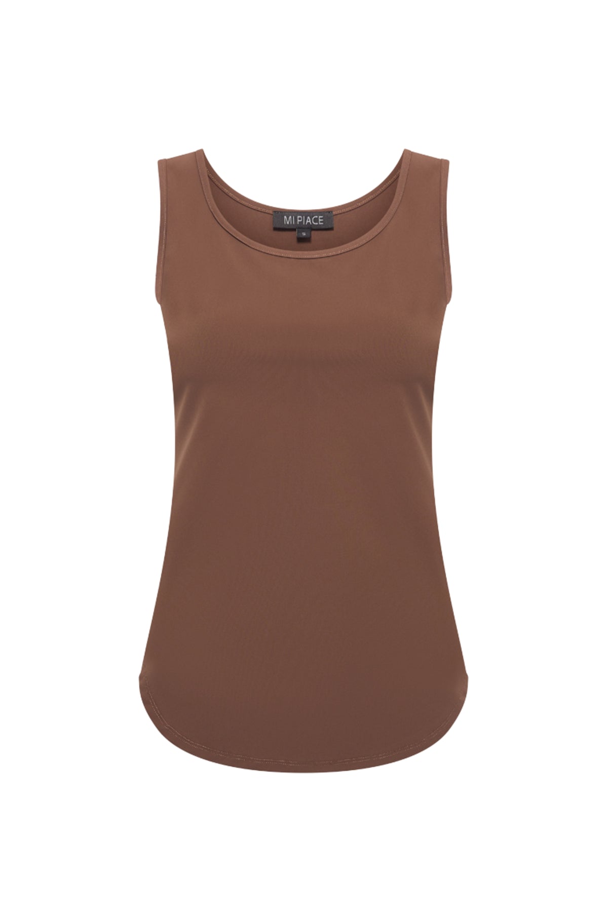 Mi Piace Travel Top in Chestnut, een stijlvolle en comfortabele top met ronde hals en korte mouwen, perfect voor reizen.