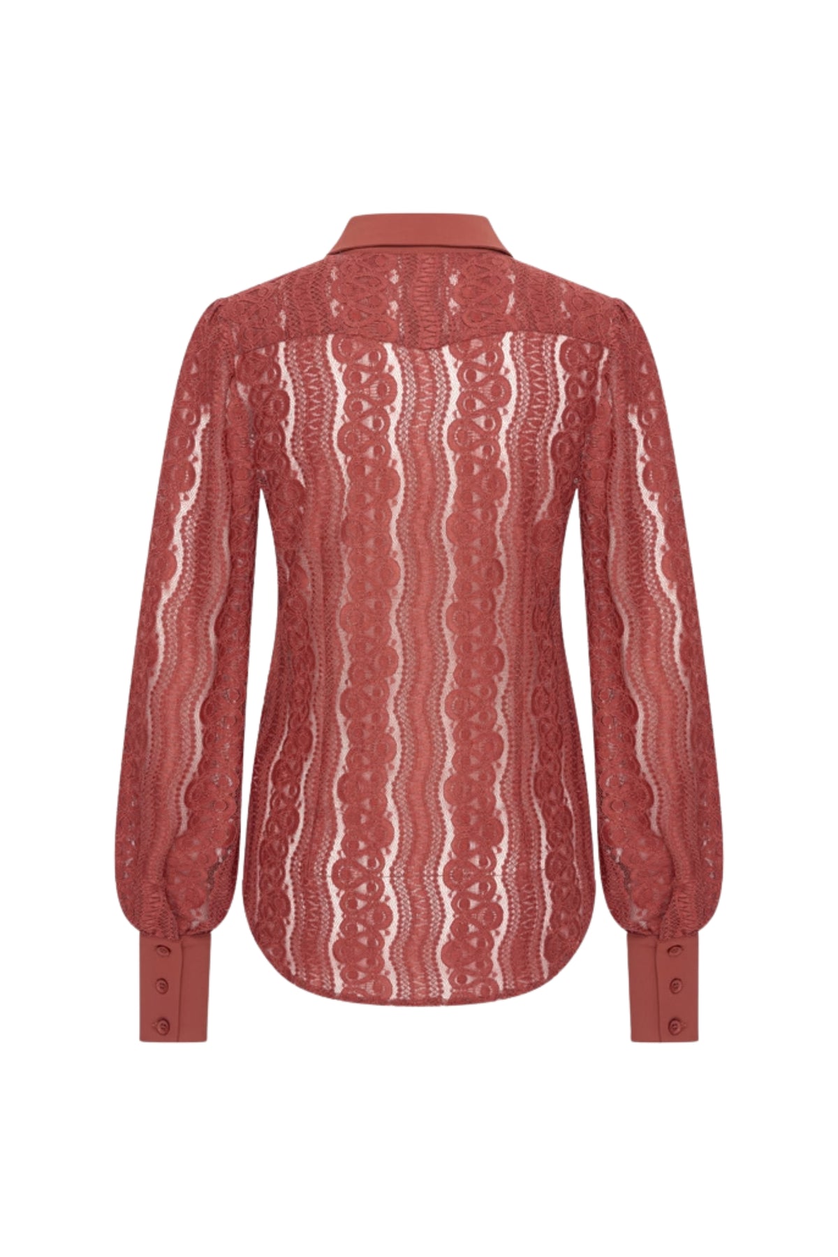 Mi Piace reisblouse Kant in Fired Brick, met elegante details en comfortabele pasvorm, zichtbaar in de afbeelding.