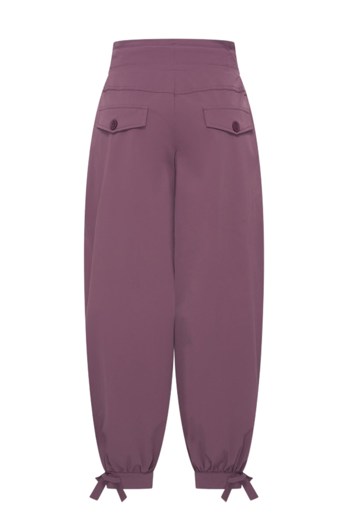 Lila Travel Balloon Bottom Bow broek van Mi Piace, met losvallende pasvorm en strikdetail aan de taille, op een witte achtergrond.