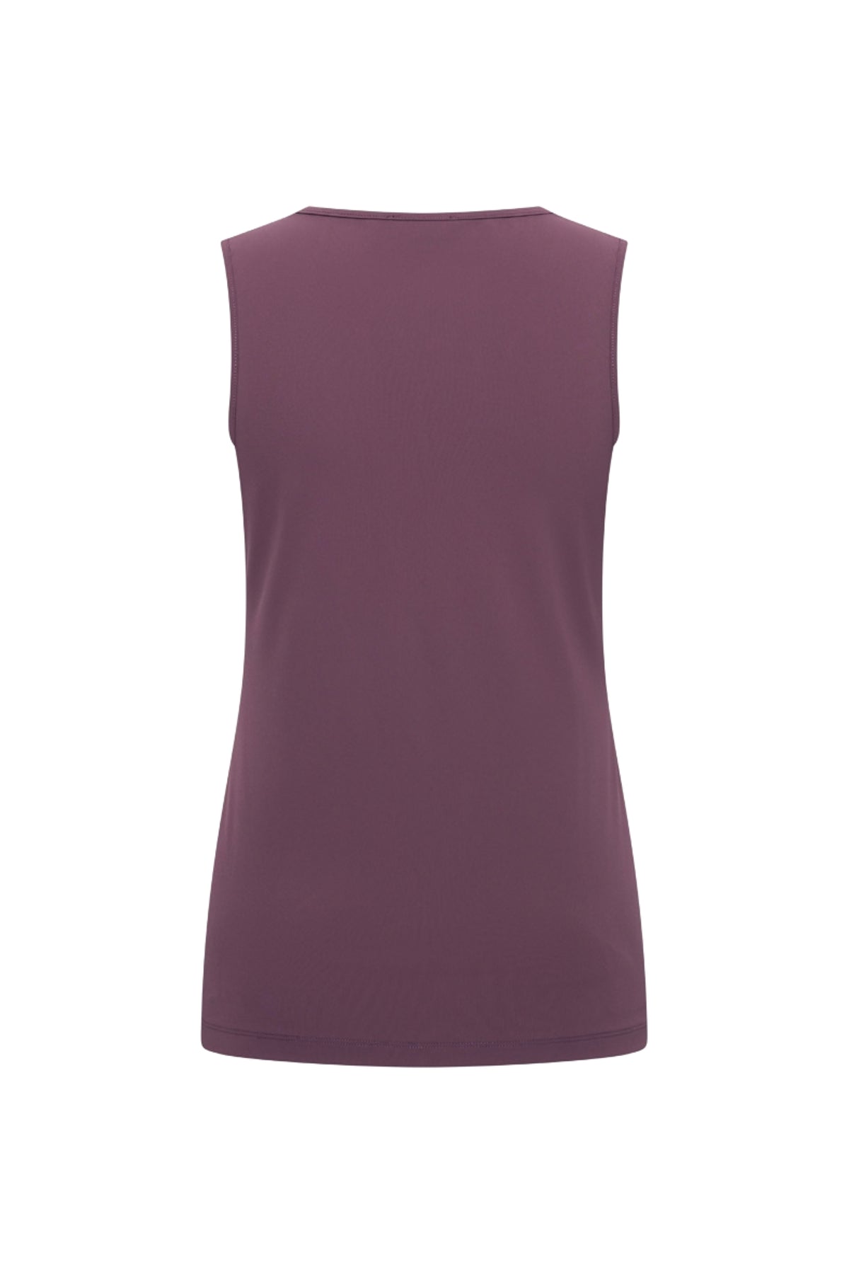 Lila lace travel top van Mi Piace met bloemenmotief en fijne details, gedragen door een model op een neutrale achtergrond.