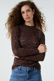 Zwart velvet top met stretch en kantdetails van Tramontana, model Cafe Noir C35-22-401, zichtbaar in de afbeelding