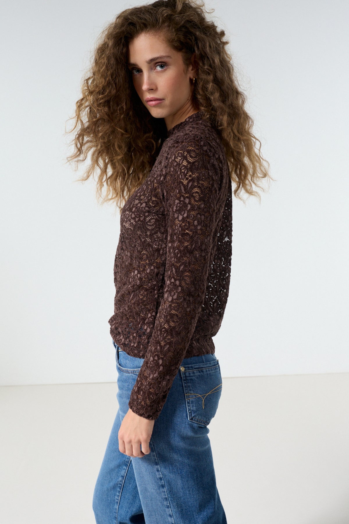 Zacht roze top van velvet en kant van Tramontana, stretchmateriaal, met delicate lace details en een comfortabele pasvorm.