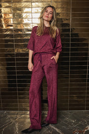 Lurex broek van EsQualo in beetkleur met opvallende glans, taille W26.07710, zachte stof en modieuze pasvorm.