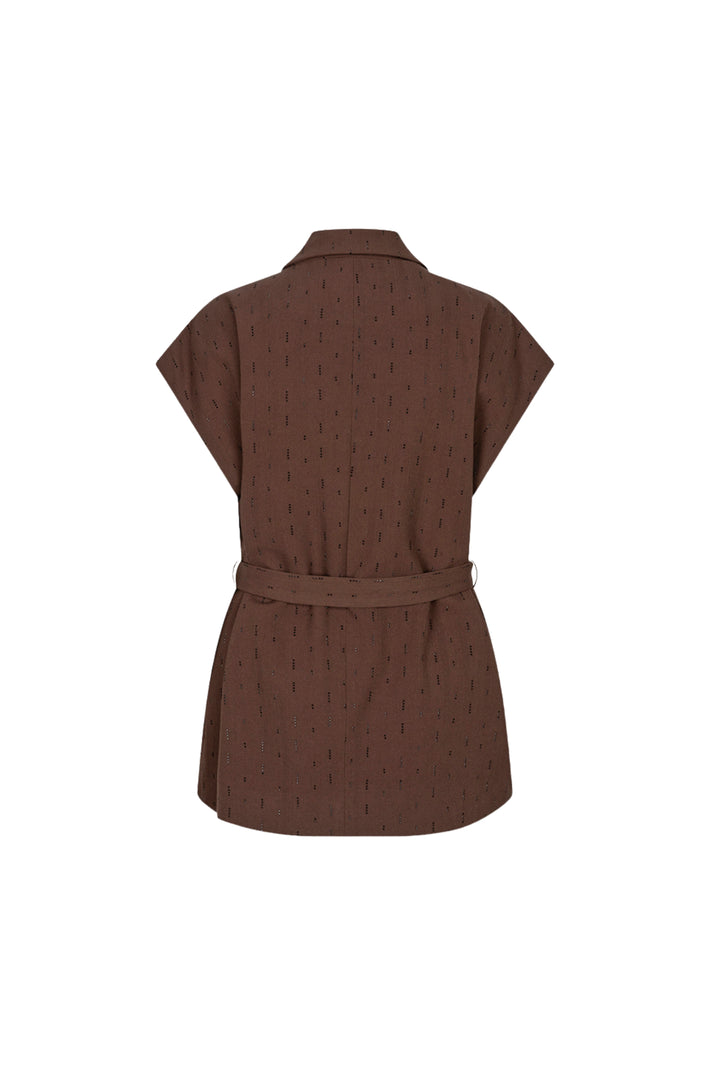 Zwart gilet van EsQualo met glinsterende rhinestones en koffiekleurige details, gedragen door een model.
