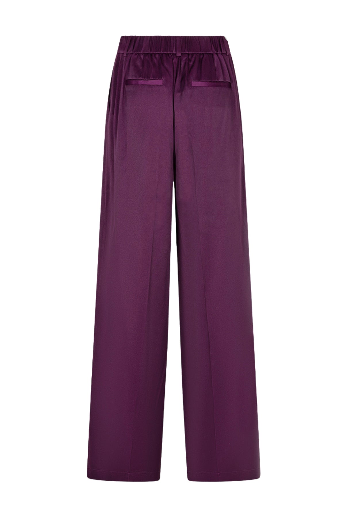 Glanzende EsQualo broek Shiny Beet W26.10727 met een gladde stof en elastische taille, gedragen door een model.