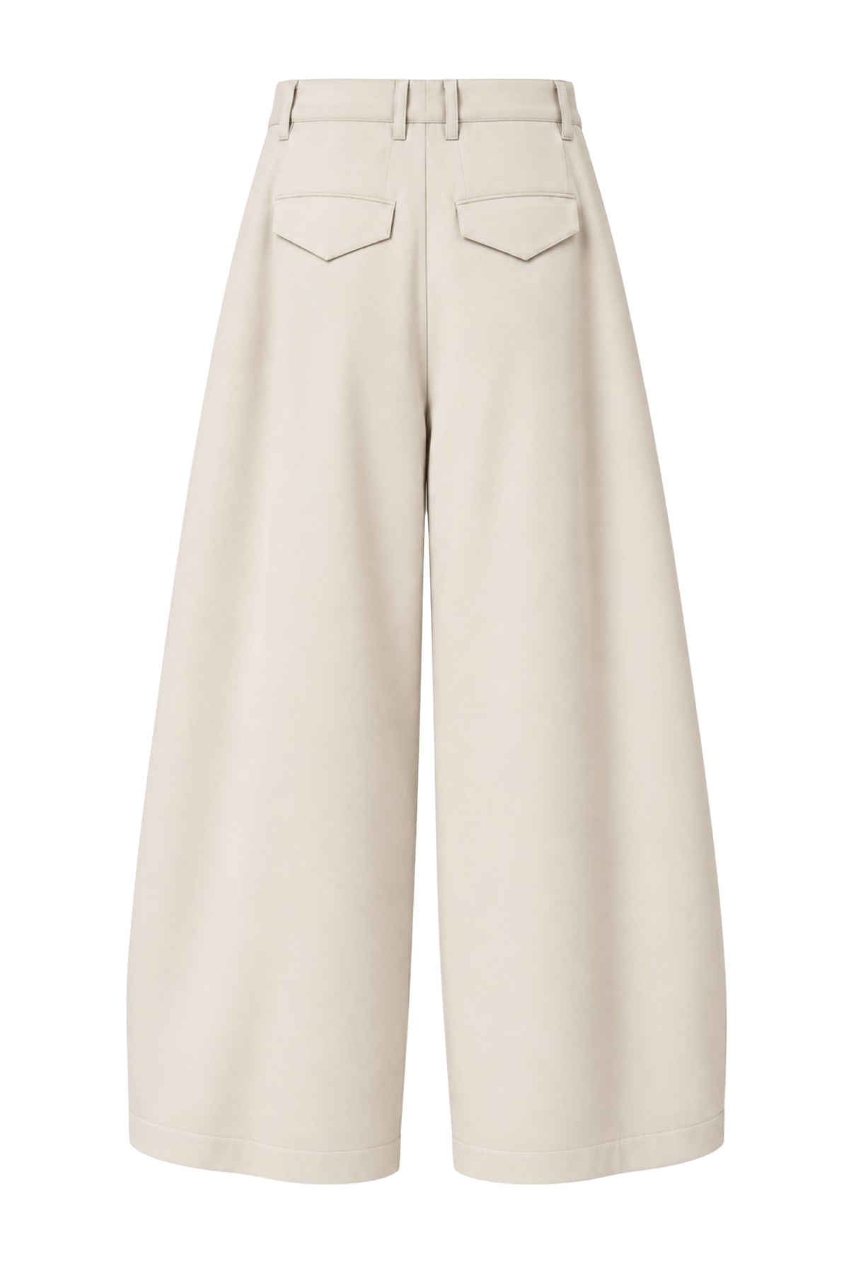 Lichte beige Flowy Woven broek van Bolina Island, soepel vallend en comfortabel, gedragen door een model.
