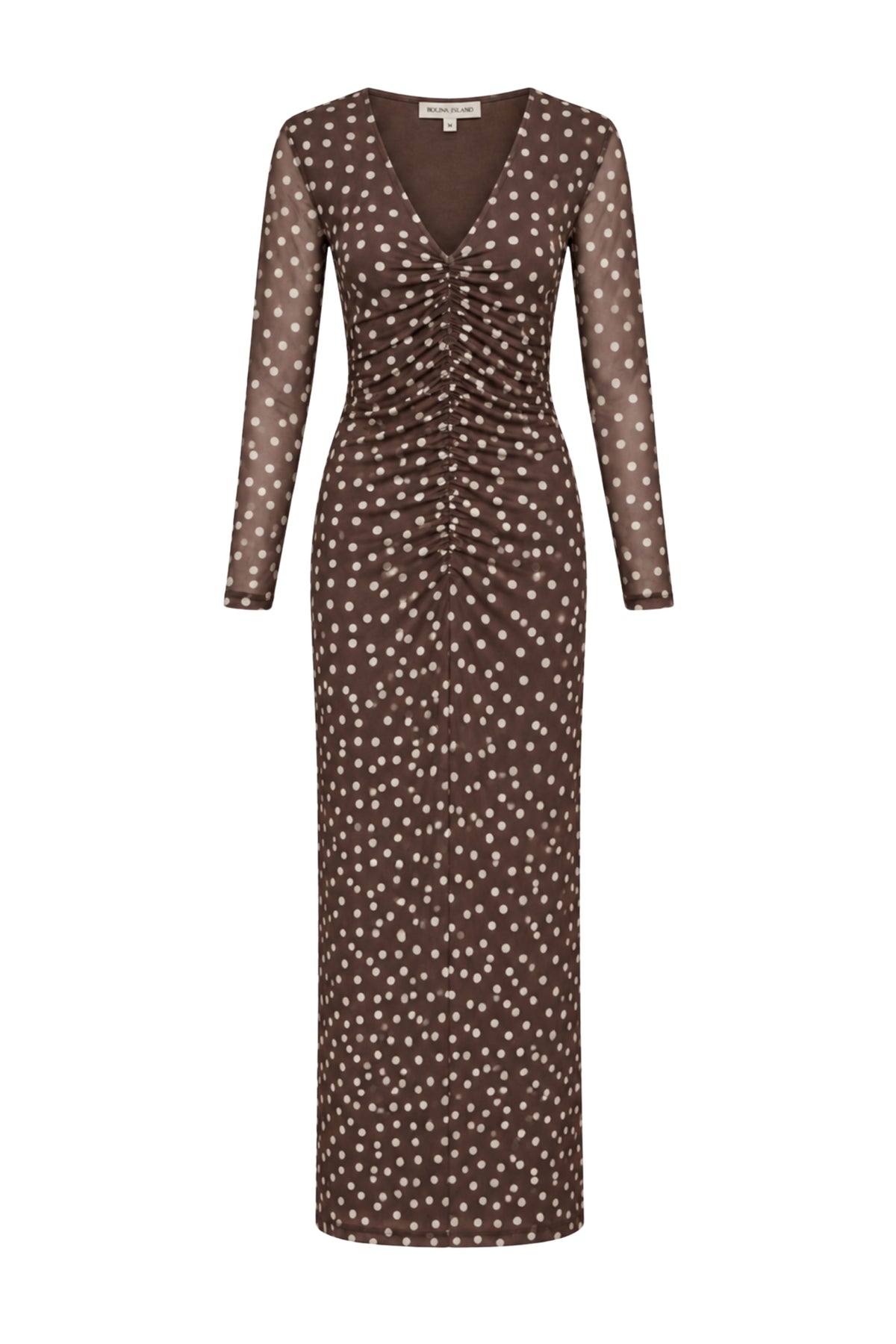 Lichte, elegante Tara jurk van Bolina Island met bloemenprint en V-hals, gedragen door een model in een zonnige setting.