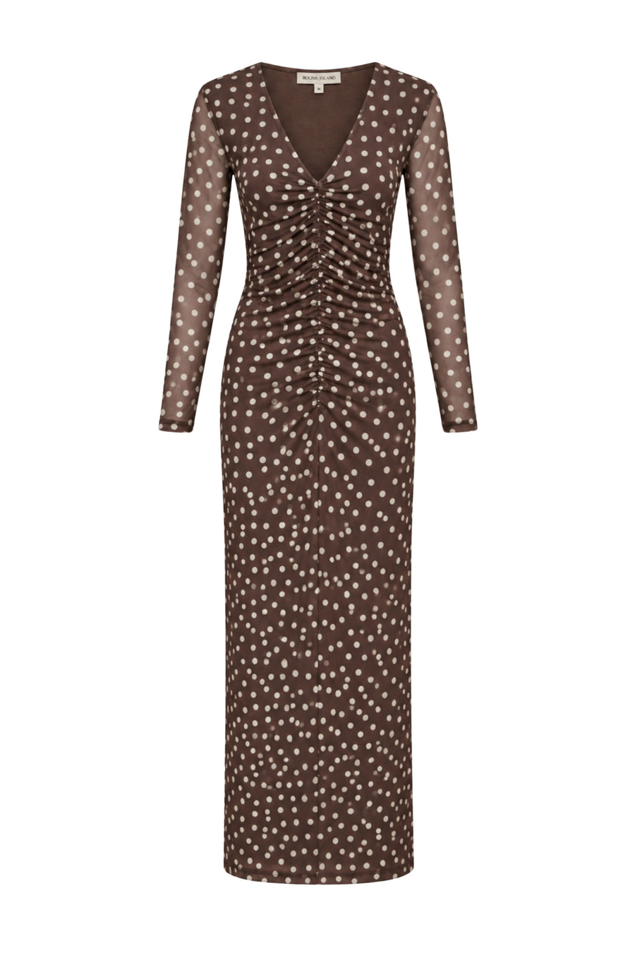 Lichte, elegante Tara jurk van Bolina Island met bloemenprint en V-hals, gedragen door een model in een zonnige setting.