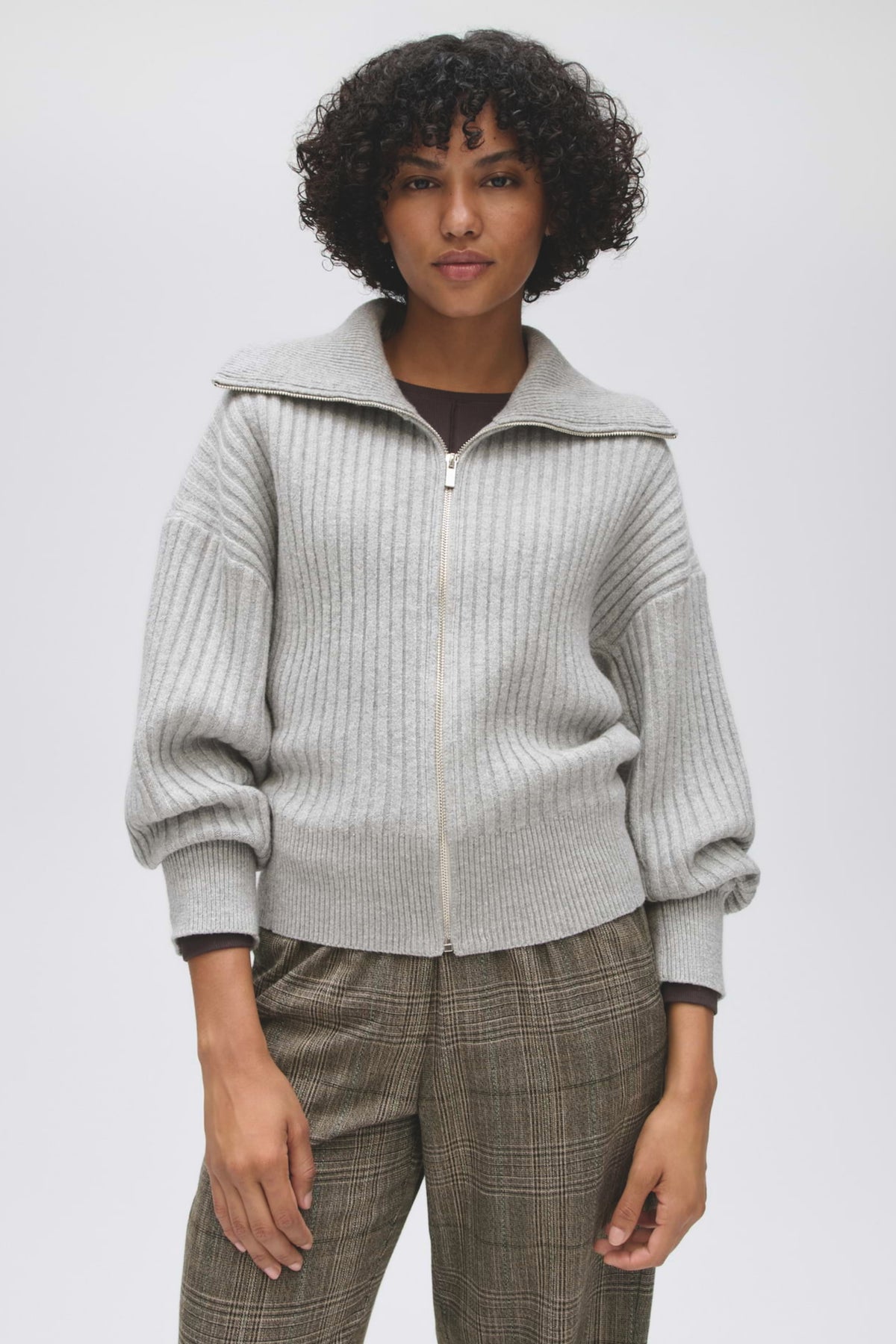 Dodesa Hazy Fog melange vest van Opus, comfortabel en casual, met een zachte textuur en een losse pasvorm.