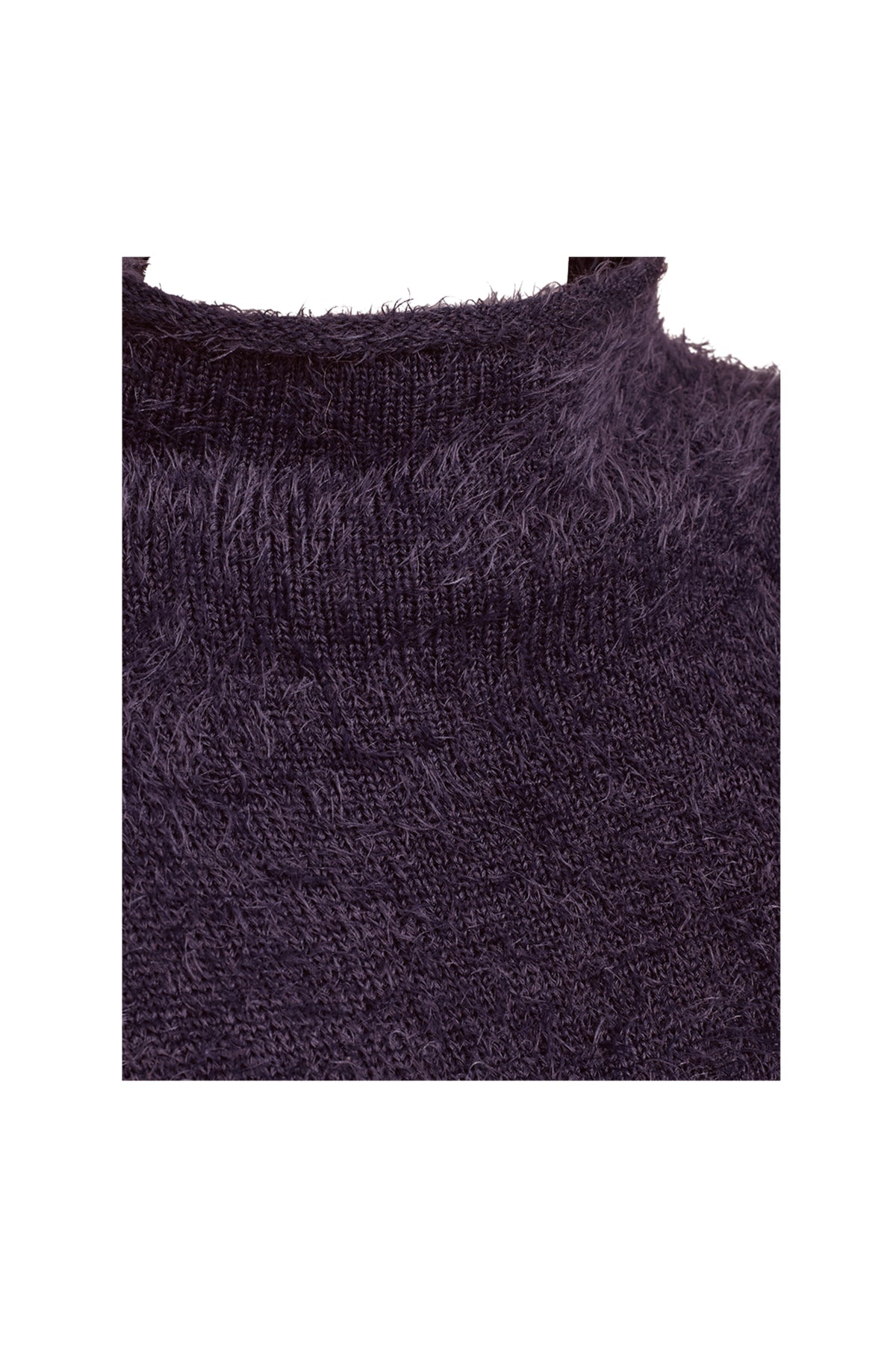 Donkere trui van Freequent Fqcat Nightshade met ronde hals en zachte stof, gedragen door een persoon.