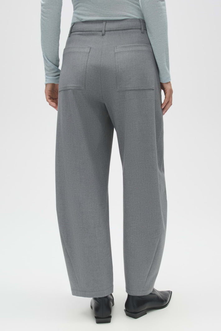 Grijze Myha Horizon Quiet broek van Opus, casual damesbroeken met comfortabele pasvorm en subtiele details.