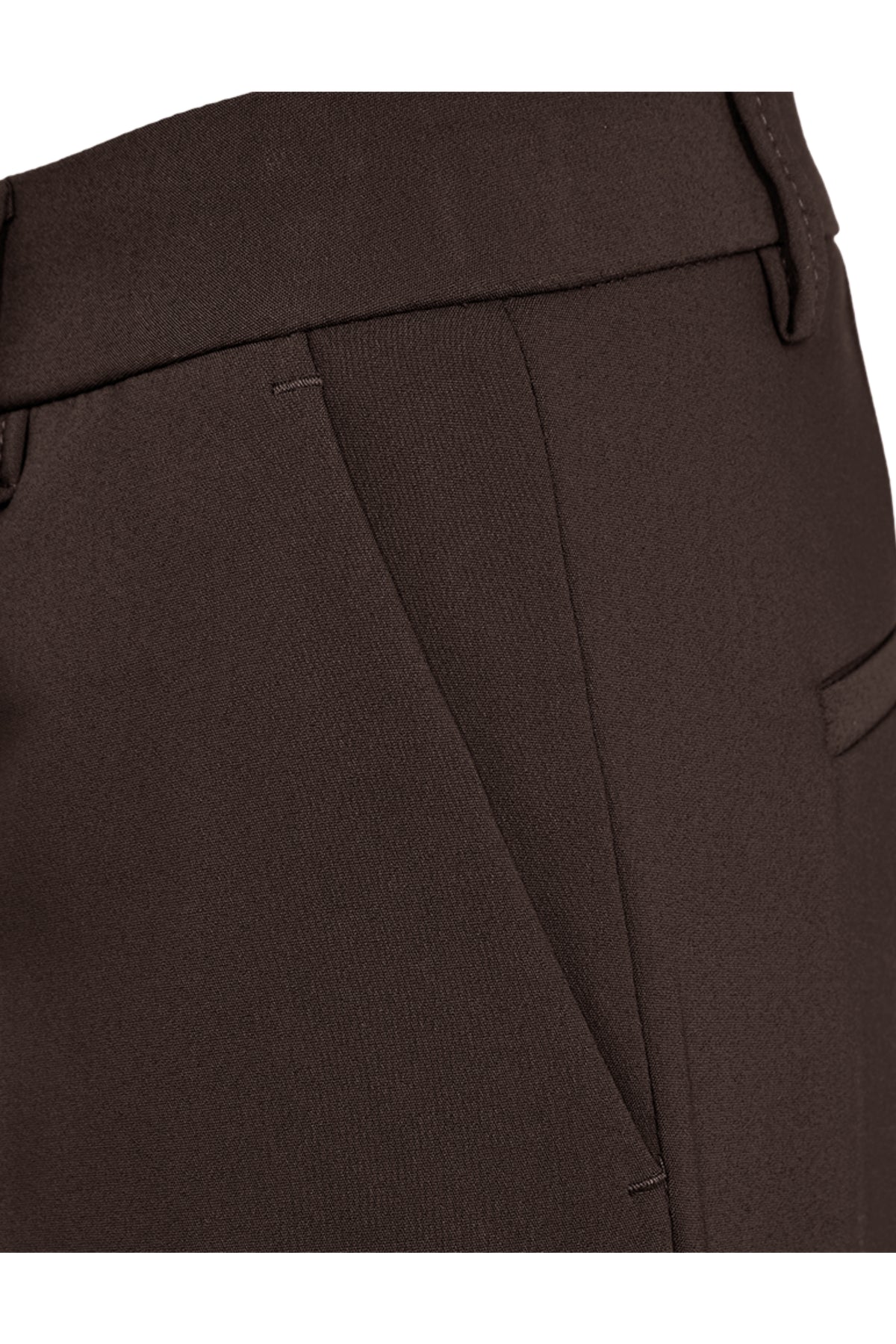 Zwarte Fqisadora Mole broek van Freequent, getoond op een model, met een comfortabele pasvorm en modieuze stijl.