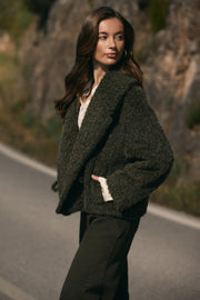 Nukus Jacket Halle Moss NKF13109, groene damesjas met capuchon en rits, geschikt voor koud weer en outdoor activiteiten.