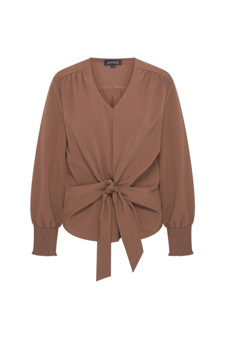 Mi Piace Travel Top Knotted in Chestnut, close-up van het geknoopte ontwerp en zachte stof van de top.