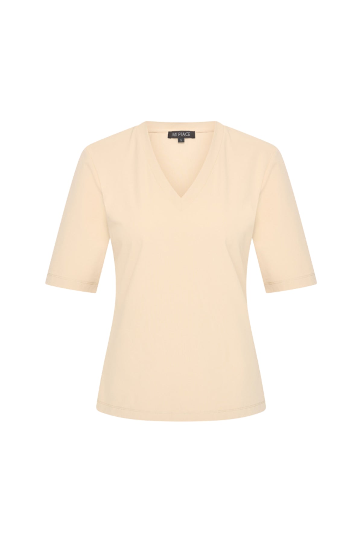 Mi Piace Travel Top Sand 202271, lichtroze dames top met sierlijke details, geschikt voor reizen en casual dragen.