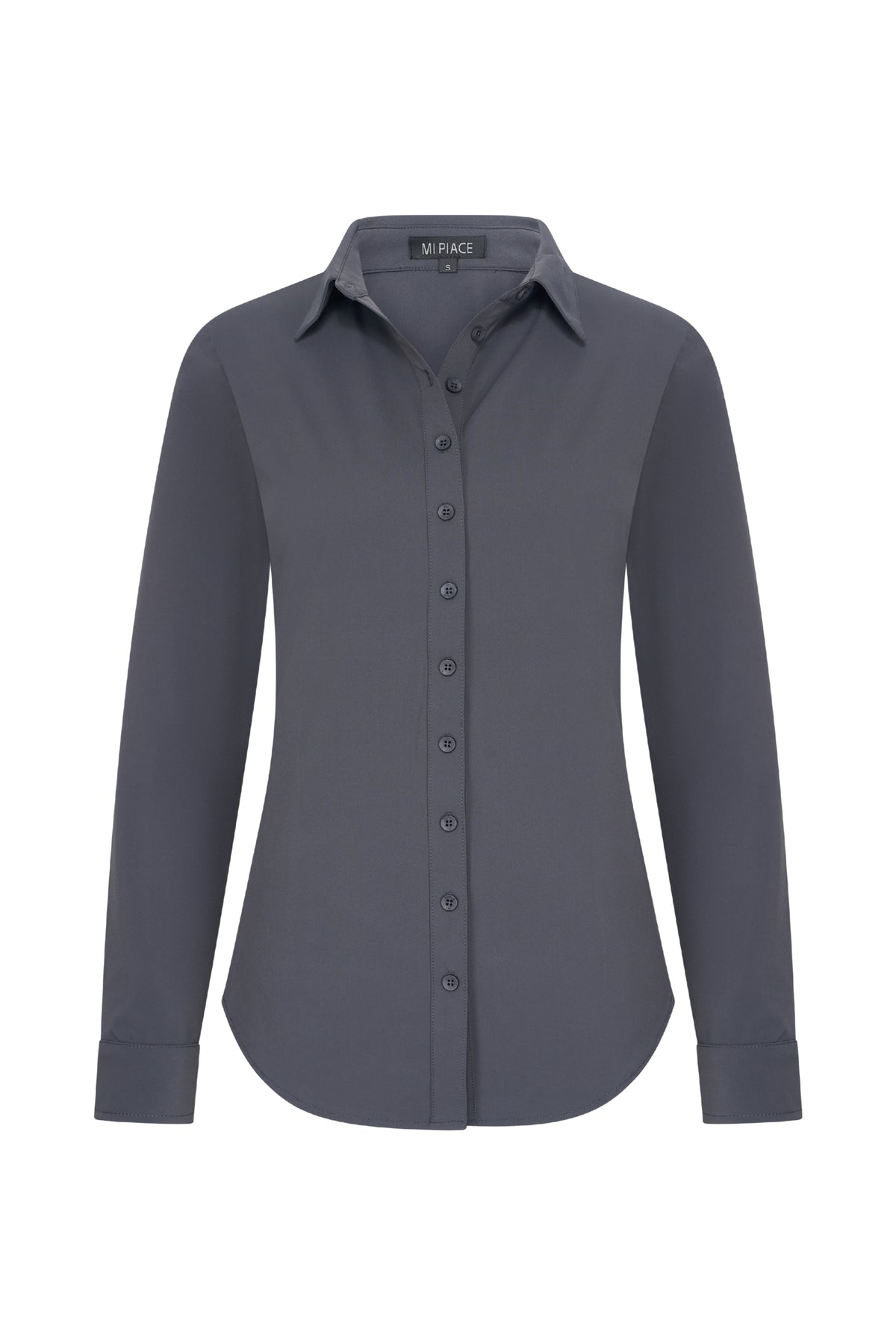 Donkere grijze reisblouse van Mi Piace, getoond op model met korte mouwen en losvallende pasvorm.