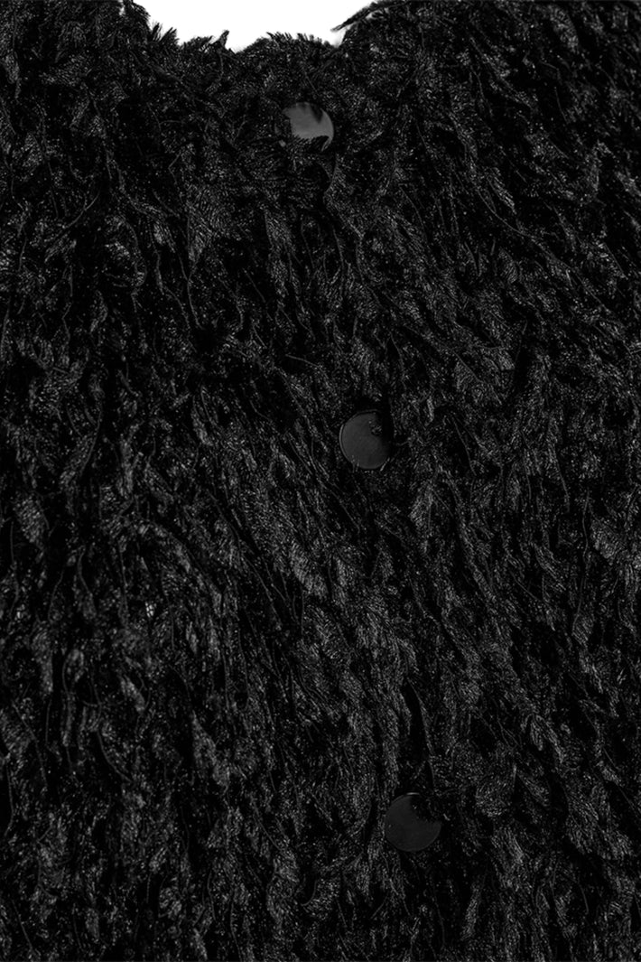 Zwarte Freequent vest Fqnola met lange mouwen en ronde hals, gedragen door een model voor een casual look.