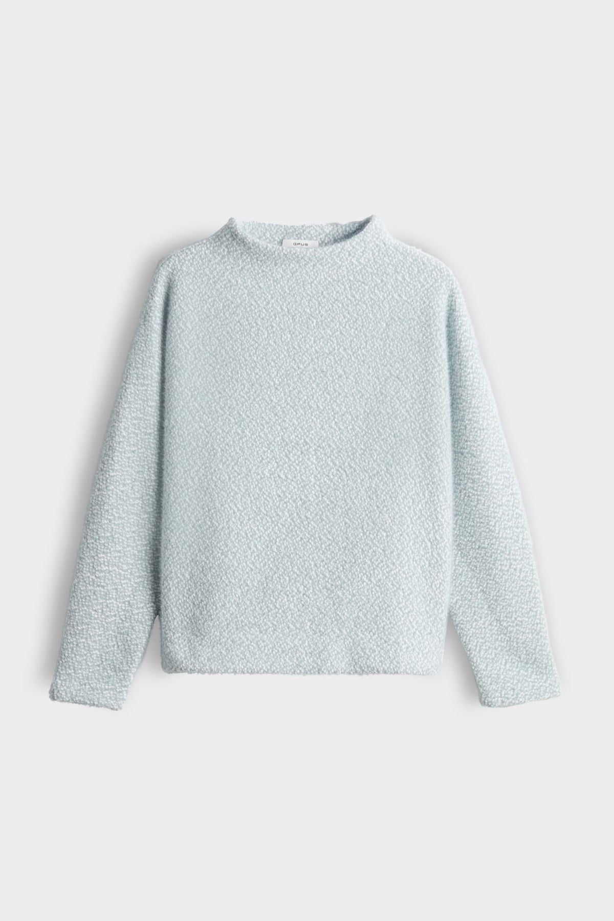 Lichtblauwe Opus Trui Genuri Dusty Aqua met ronde hals en zachte stof, gedragen door een model.