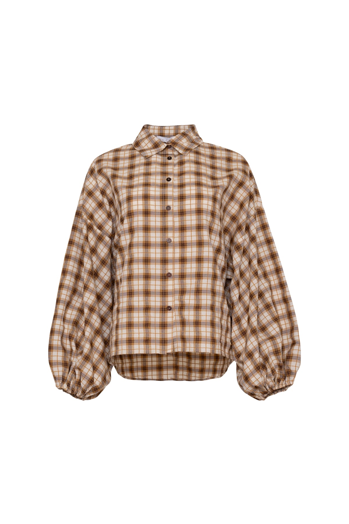 Zarsa Check blouse van Maicazz & Zizo, wit met zwarte ruitpatroon, lange mouwen en knoopsluiting, gedragen door model