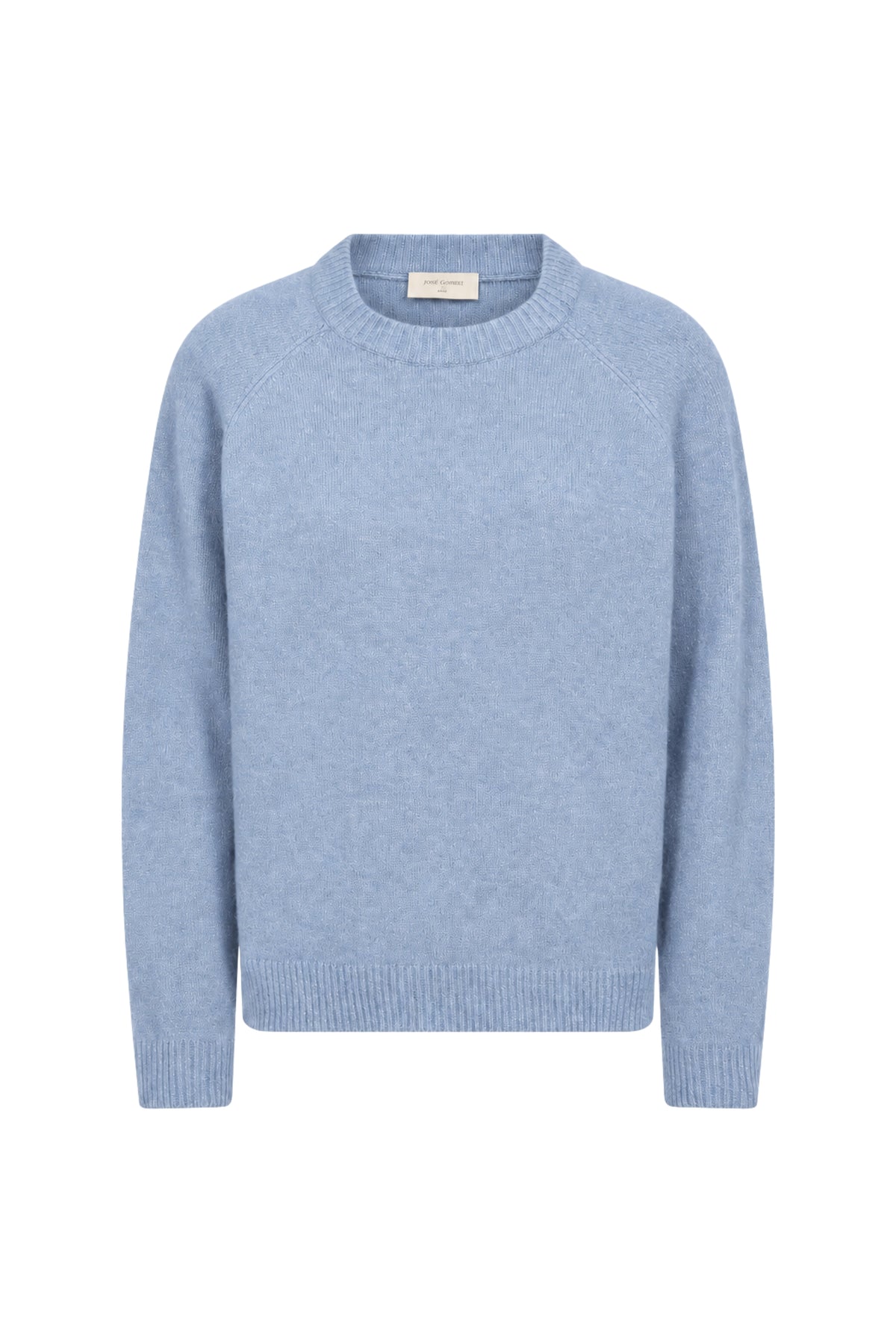 Lichte blauwe chambray trui van Freequent met zilveren details, gedragen door een model, close-up van de stof en pasvorm.