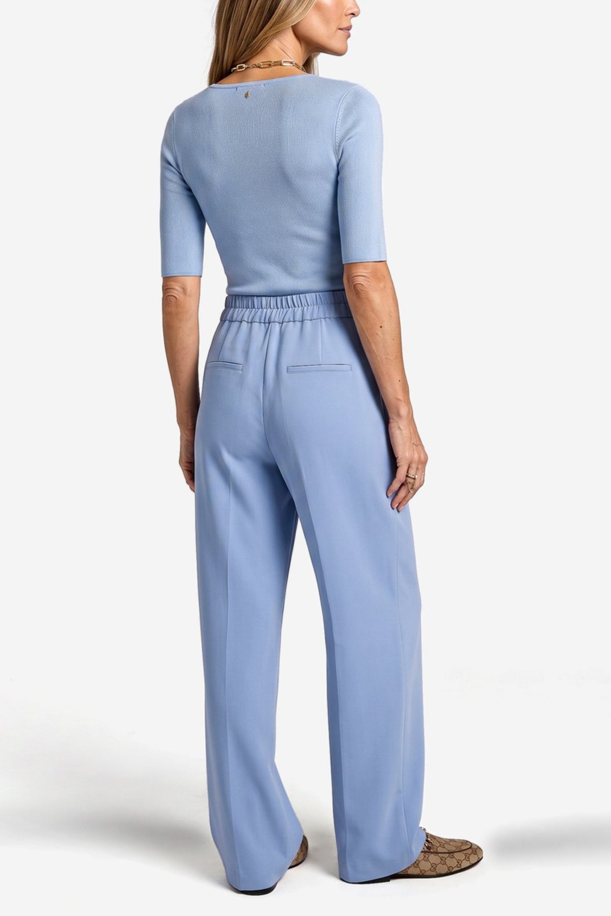 Ibana Penta broek in zachtblauw denim met rechte pasvorm en klassieke vijf zakken