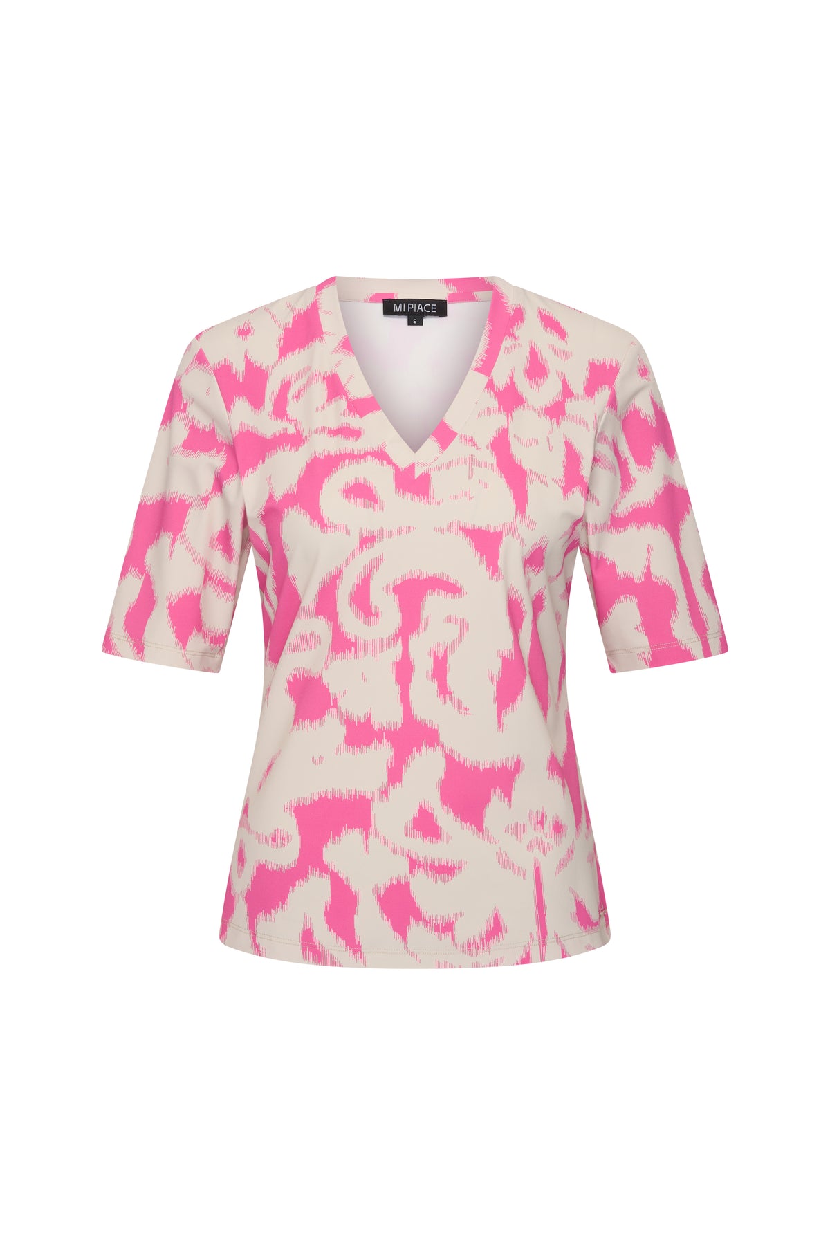 Reis-top van Mi Piace met ikat-ornamenten en rozenprint, getoond van de voorkant, lichte stof en stijlvolle pasvorm.
