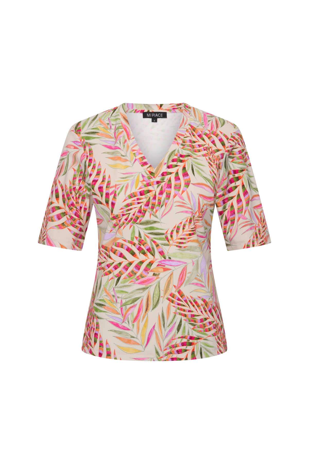 Mi Piace Travel Top met potloodprint en takkenmotief, weergegeven vanaf de voorkant, voor een stijlvolle en praktische reisoutfit.