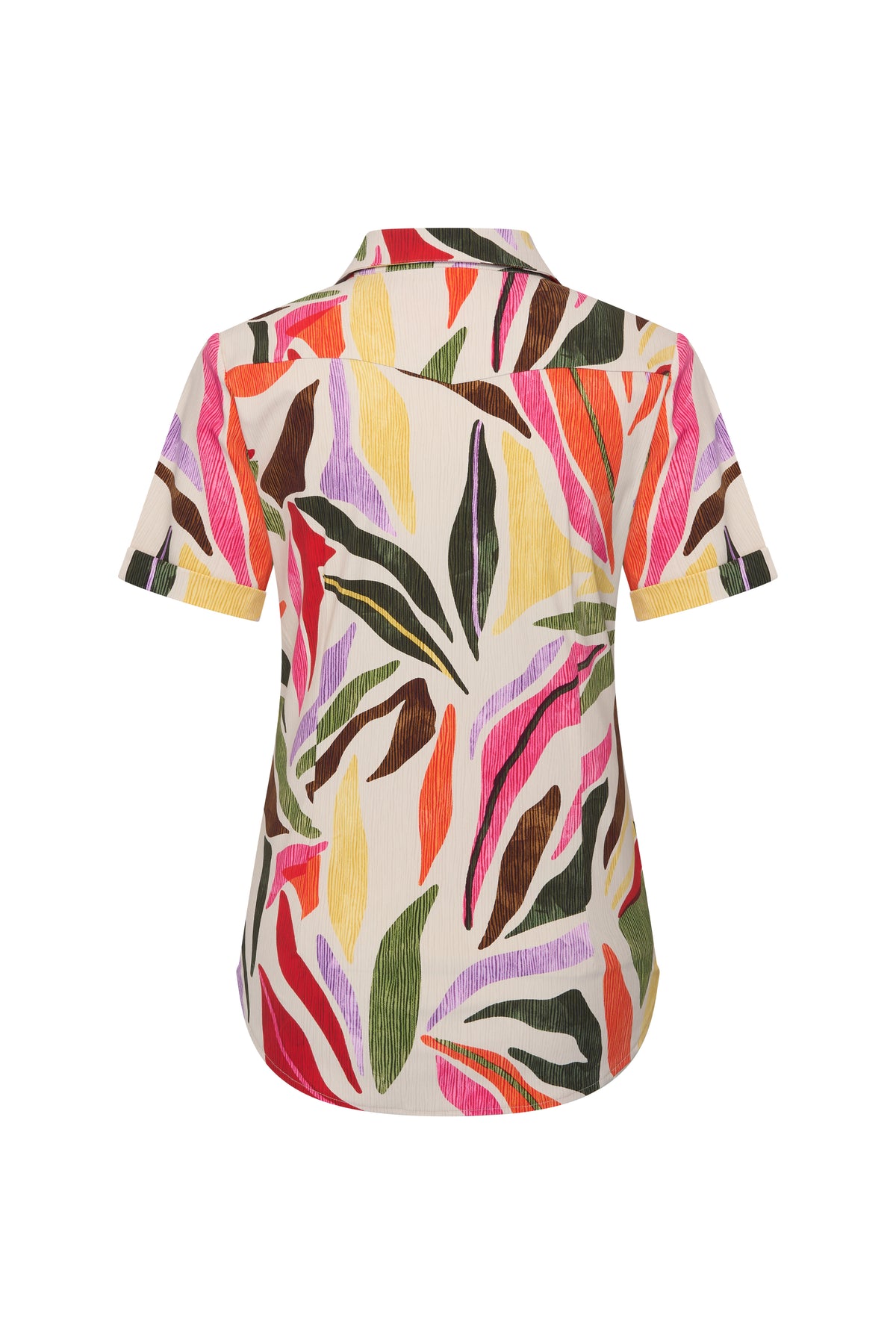 Zomerse reisblouse van Mi Piace met bladprint en dansmotief, gedragen door een model, geschikt voor zomerreizen