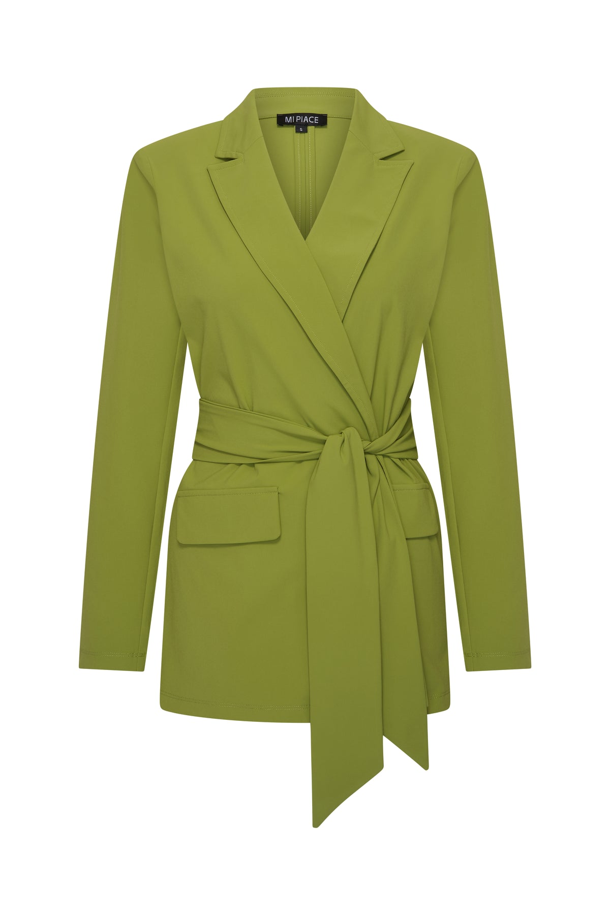 Groene reistas met ceintuur en knoopdetails van Mi Piace, getoond vanuit de vooraanzicht.