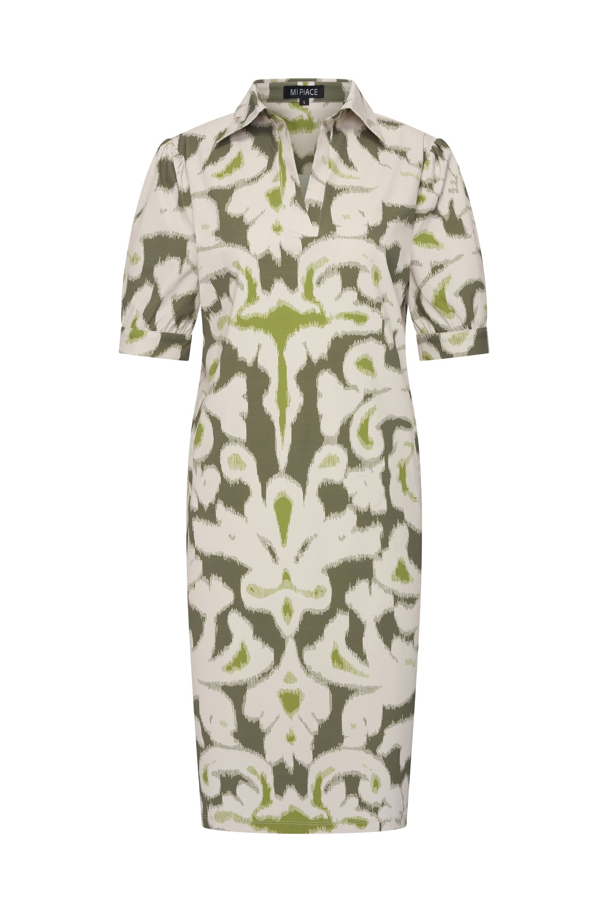Lichte reisjurk van Mi Piace met polo kraag en oriëntaalse ikat-print in olijfgroen, voor zomerse uitstapjes.