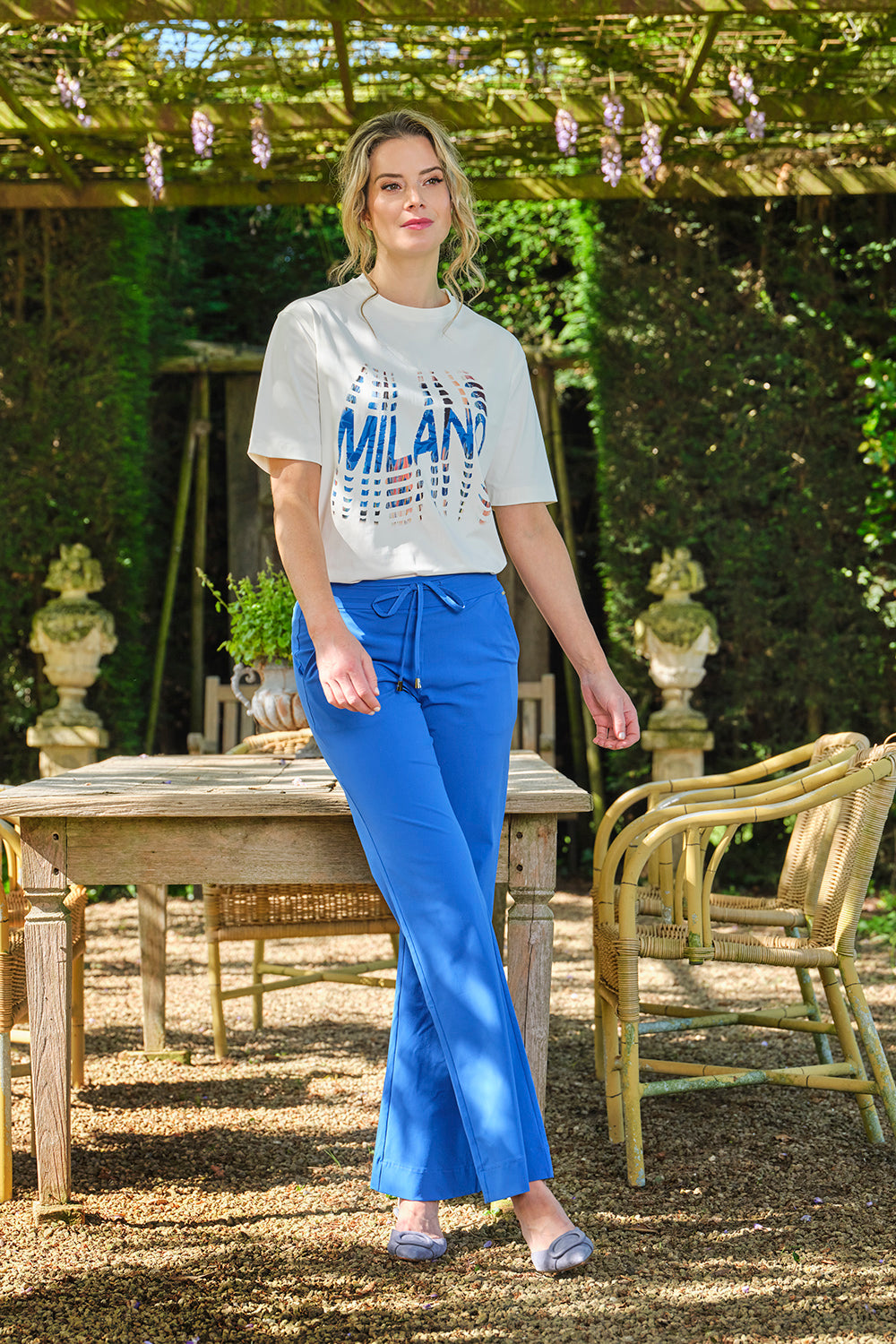 Nautische Travel T-shirt Milano van Mi Piace in nautisch blauw en offwhite, comfortabel en stijlvol voor reizen.