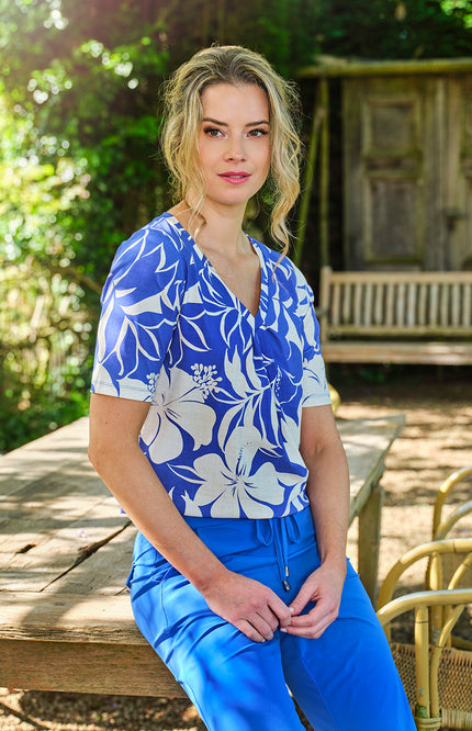 Travel Top Pleated Tropical Hisbiscus Print Nautic Blue 202815