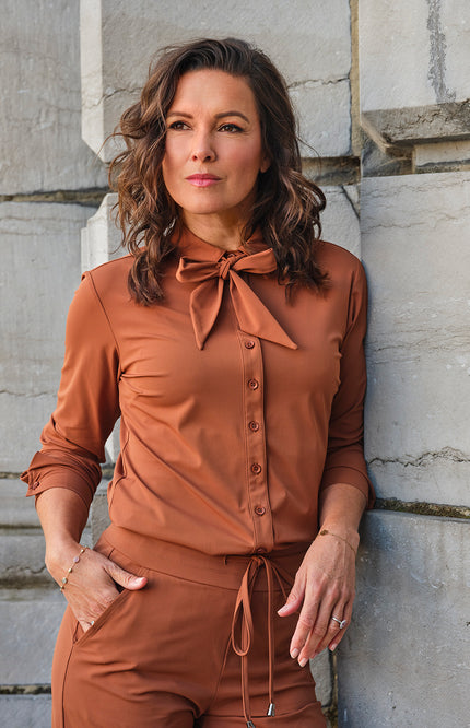 Travel Blouse Bow Caramel 202709