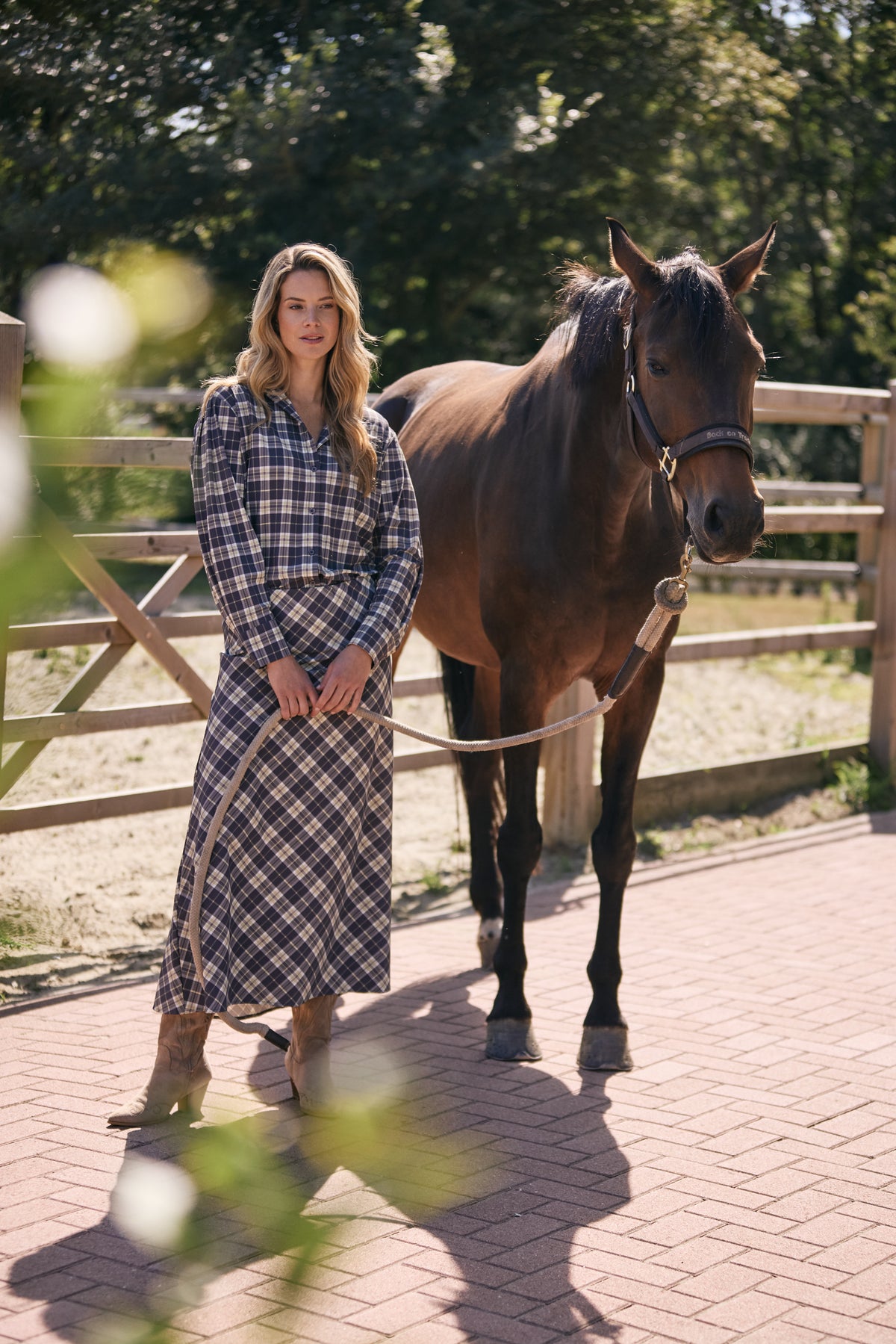 Mi Piace winter travel rok met herfst- en ruitprint in paars, comfortabel stretchy materiaal, geschikt voor herfst en winter.