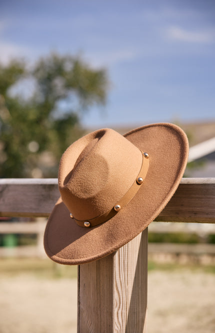 Hoed Met Studs Light Brown
