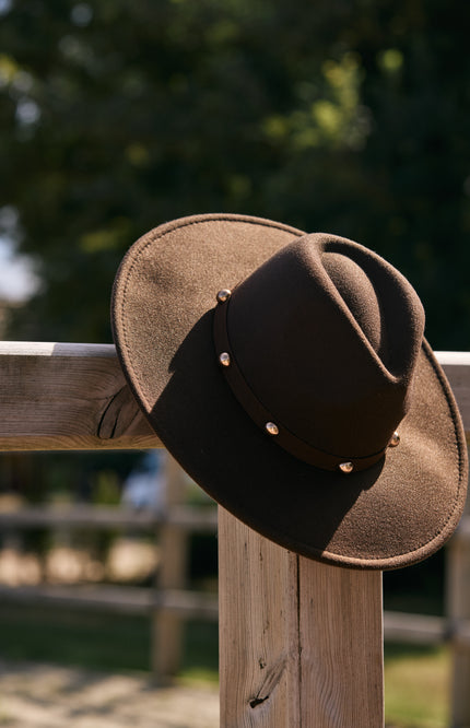 Hoed Met Studs Brown