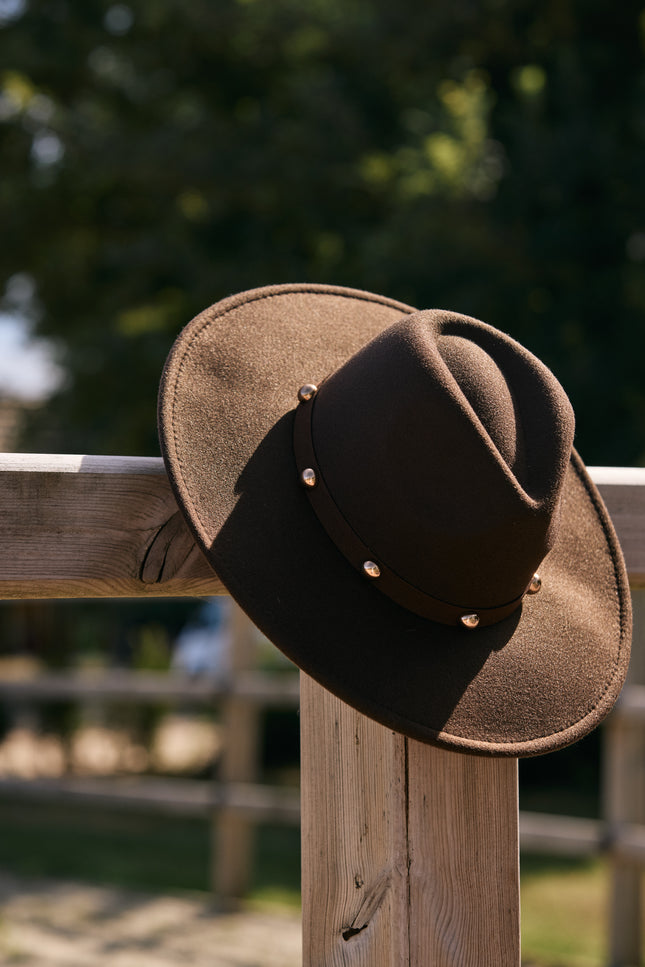 Hoed Met Studs Brown