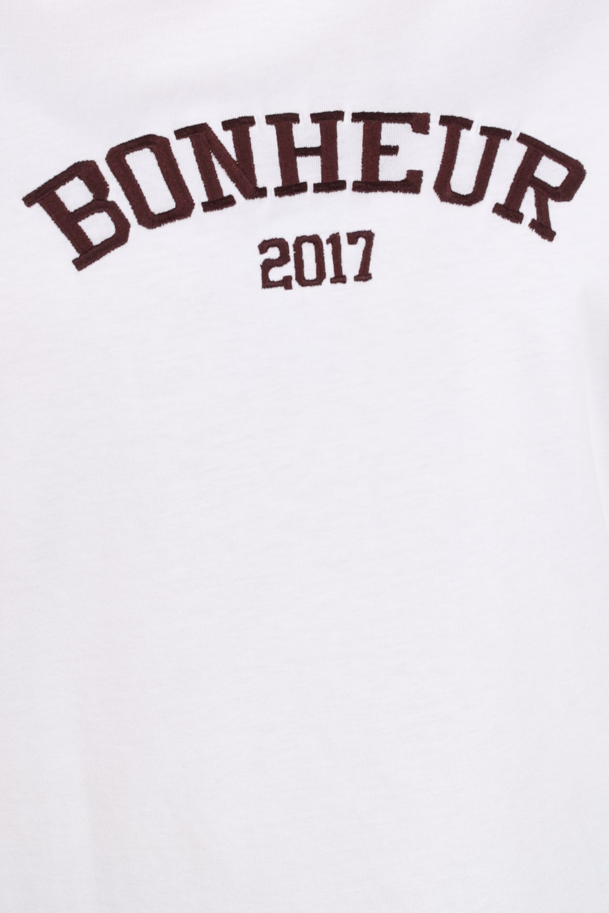 Lichtbruin en offwhite Nukus T-shirt met Senna print, casual stijl, comfortabele katoenen stof, close-up van het ontwerp