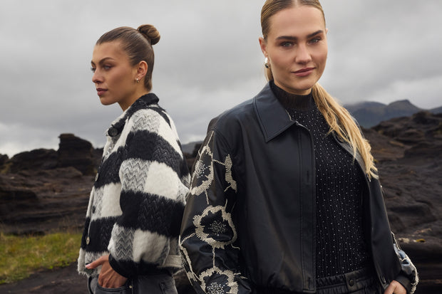 <p><a href="/collections/denim" title="Denim"><strong>BEKIJK DE NIEUWSTE TRENDS</strong></a></p>