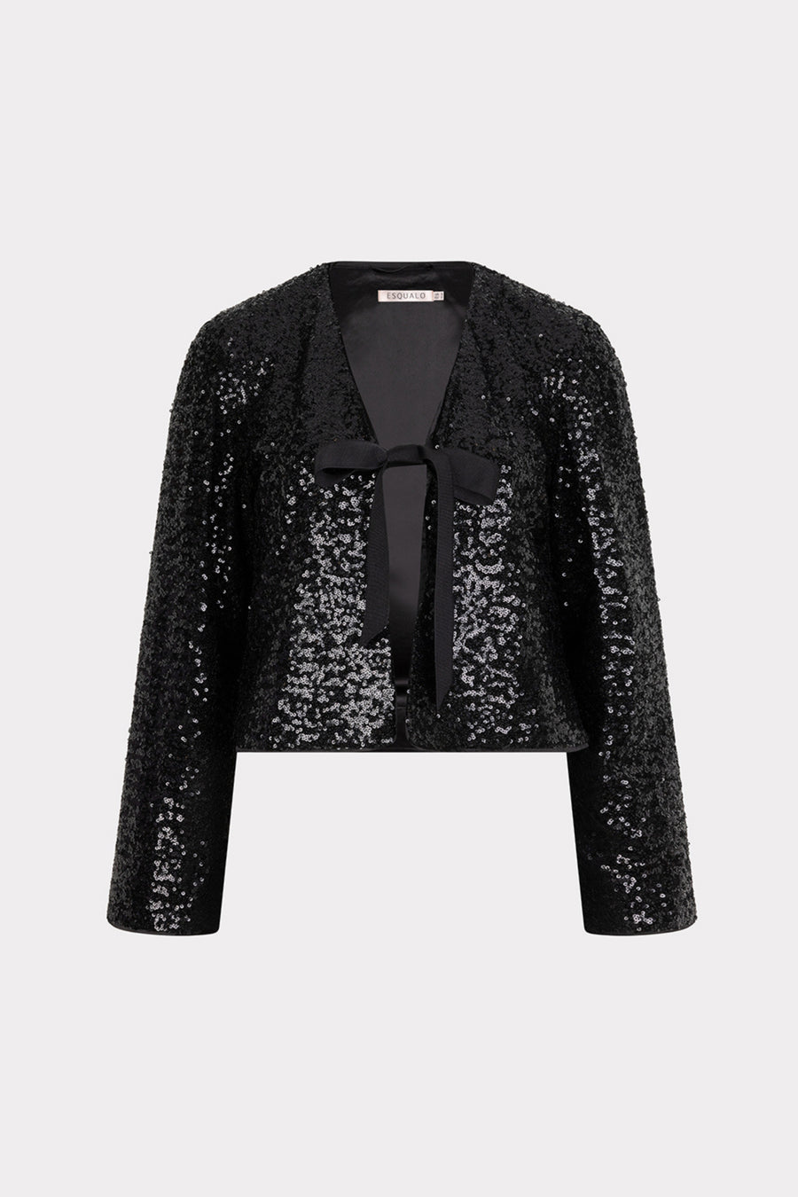 Zwart blazer met korte snit van EsQualo, zichtbaar met knoopsluiting en stijlvolle revers, gedragen door een model.