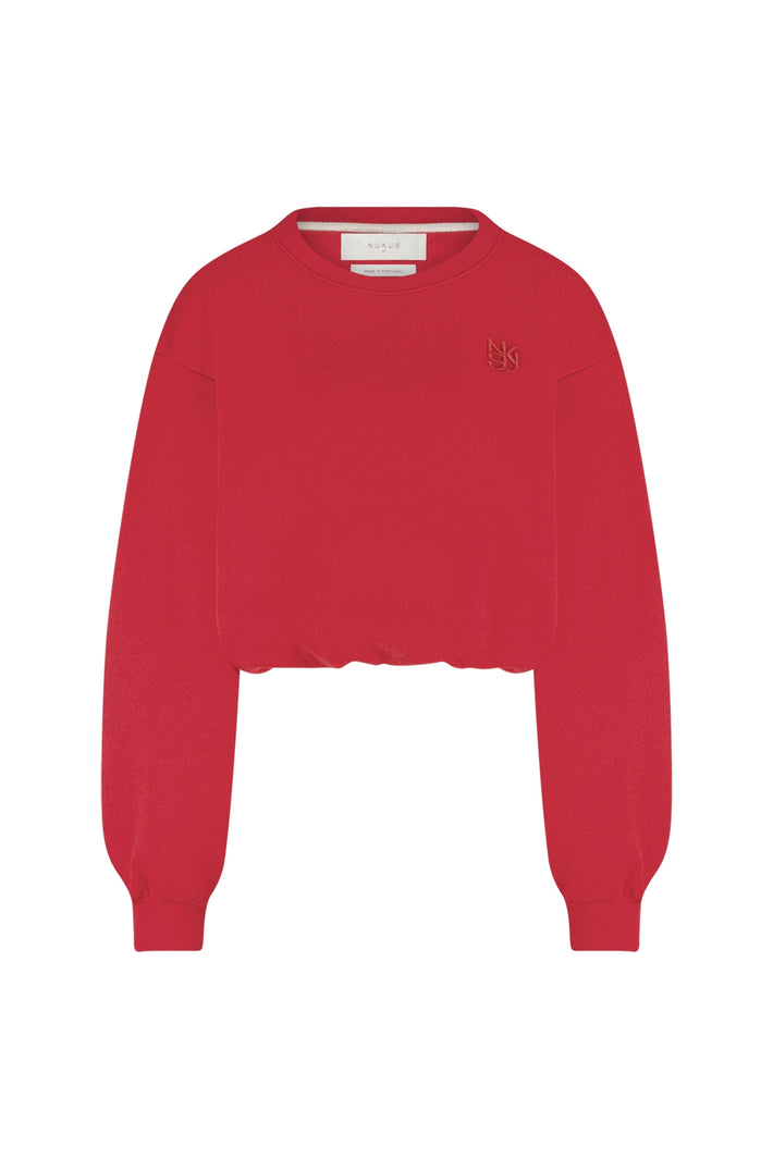 Nukus Amalia Kiss sweater in grijs met ronde hals, zachte stof en casual pasvorm, gedragen door een model.