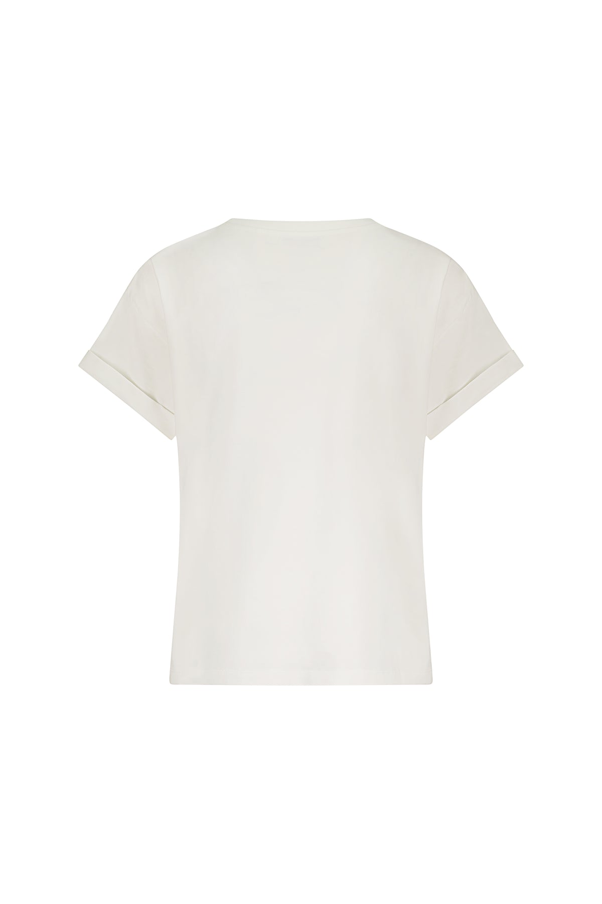 Wit T-shirt Pippa van Nukus met ronde hals en korte mouwen, gedragen door een model, op een witte achtergrond.
