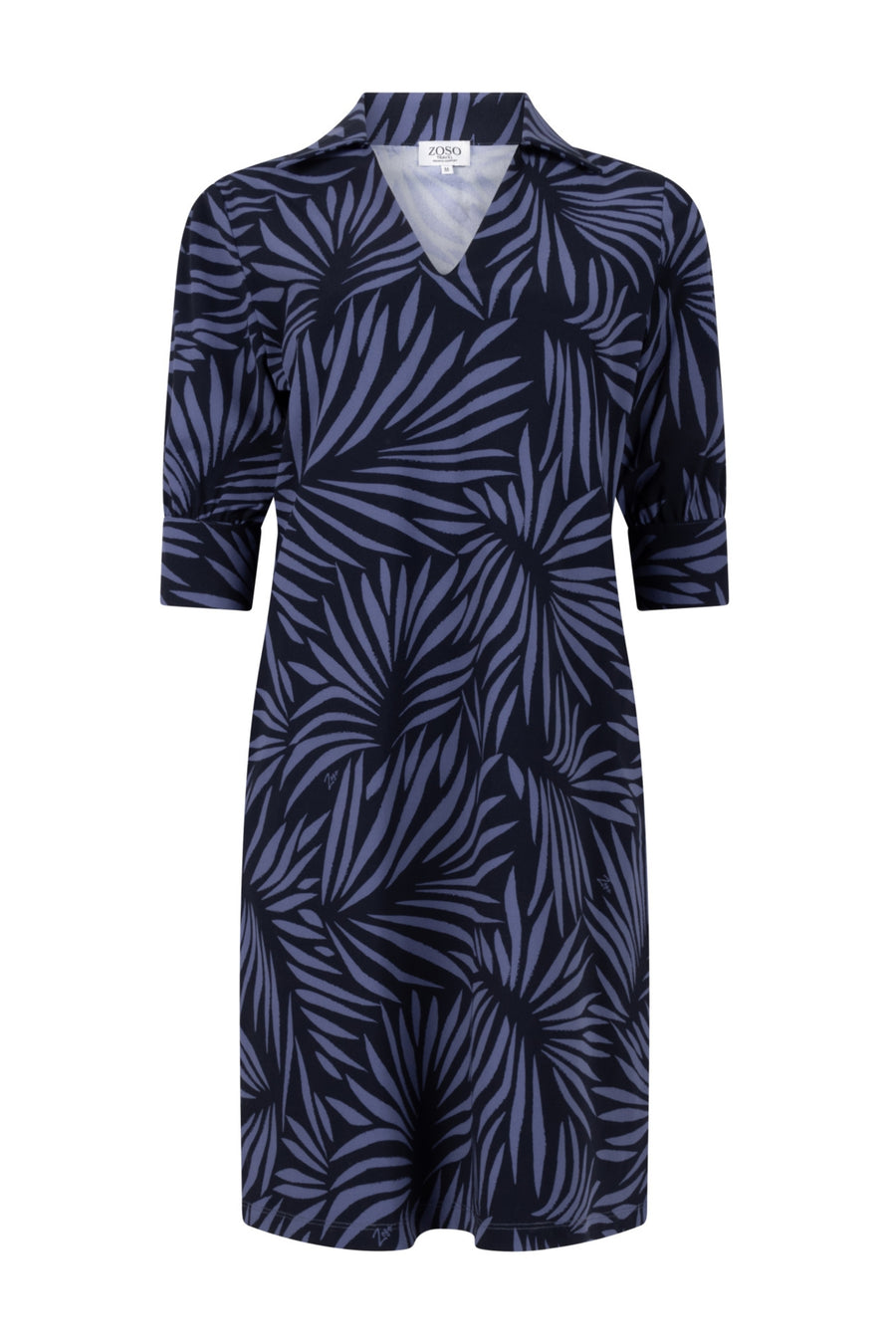 Zoso Travel Jurk Laurien Night Blue, lichtblauwe reisjurk met elegante pasvorm en comfortabele stof, geschikt voor reizen en casual gelegenheden.