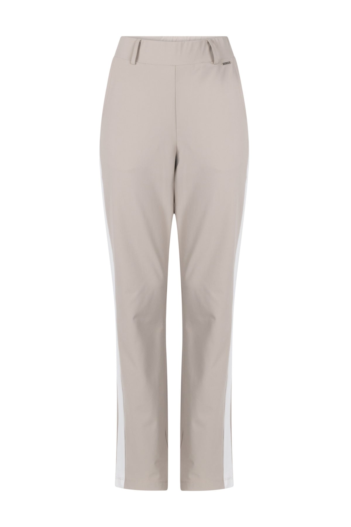 Zoso Macy Sand Stone reisbroek met comfortabele pasvorm en praktische zakken, zichtbaar in de afbeelding.