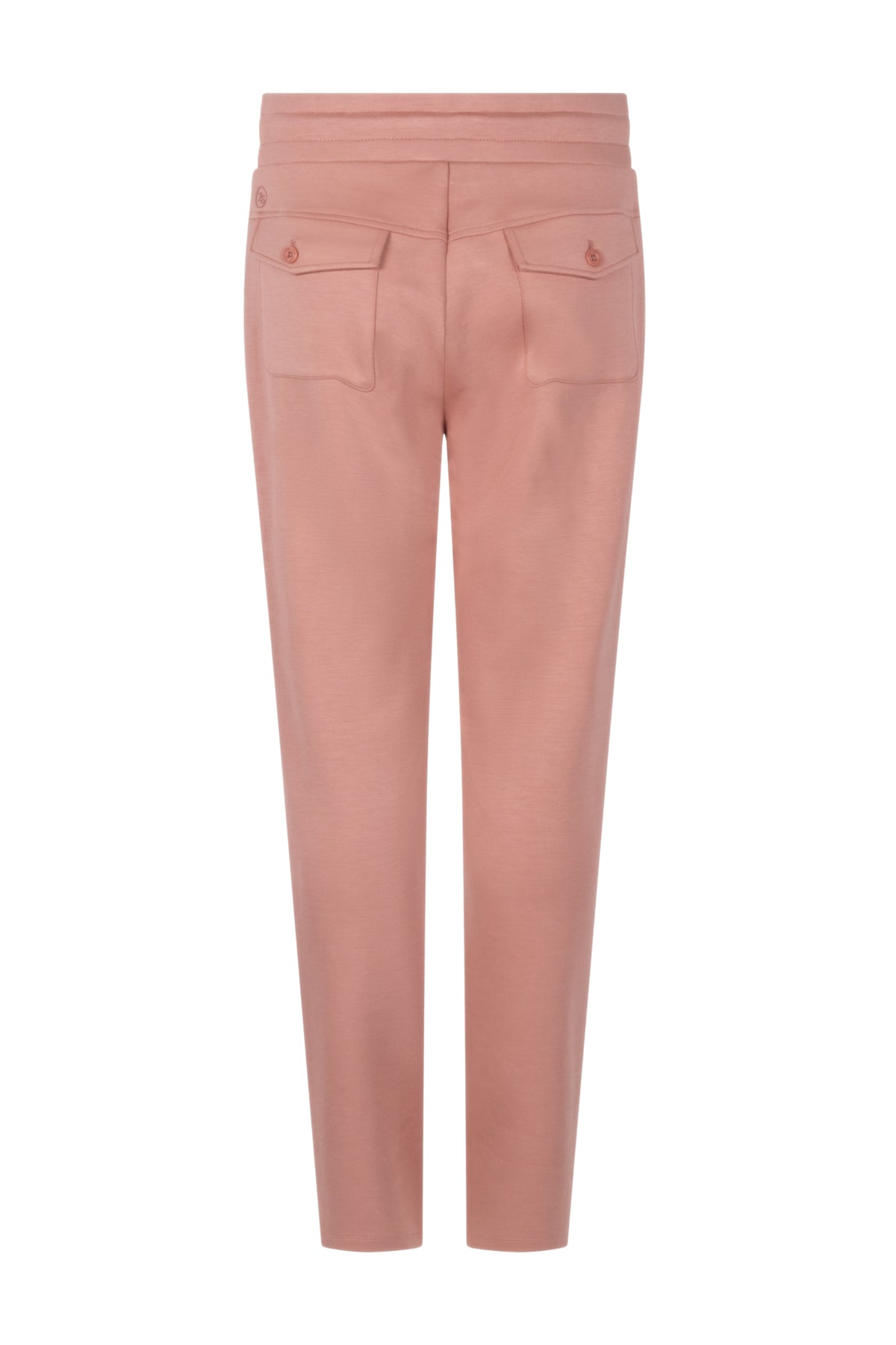 Lichte zandkleurige broek Marleen Desert Rose van Zoso, met comfortabele pasvorm en elastische taille, gedragen door een model.