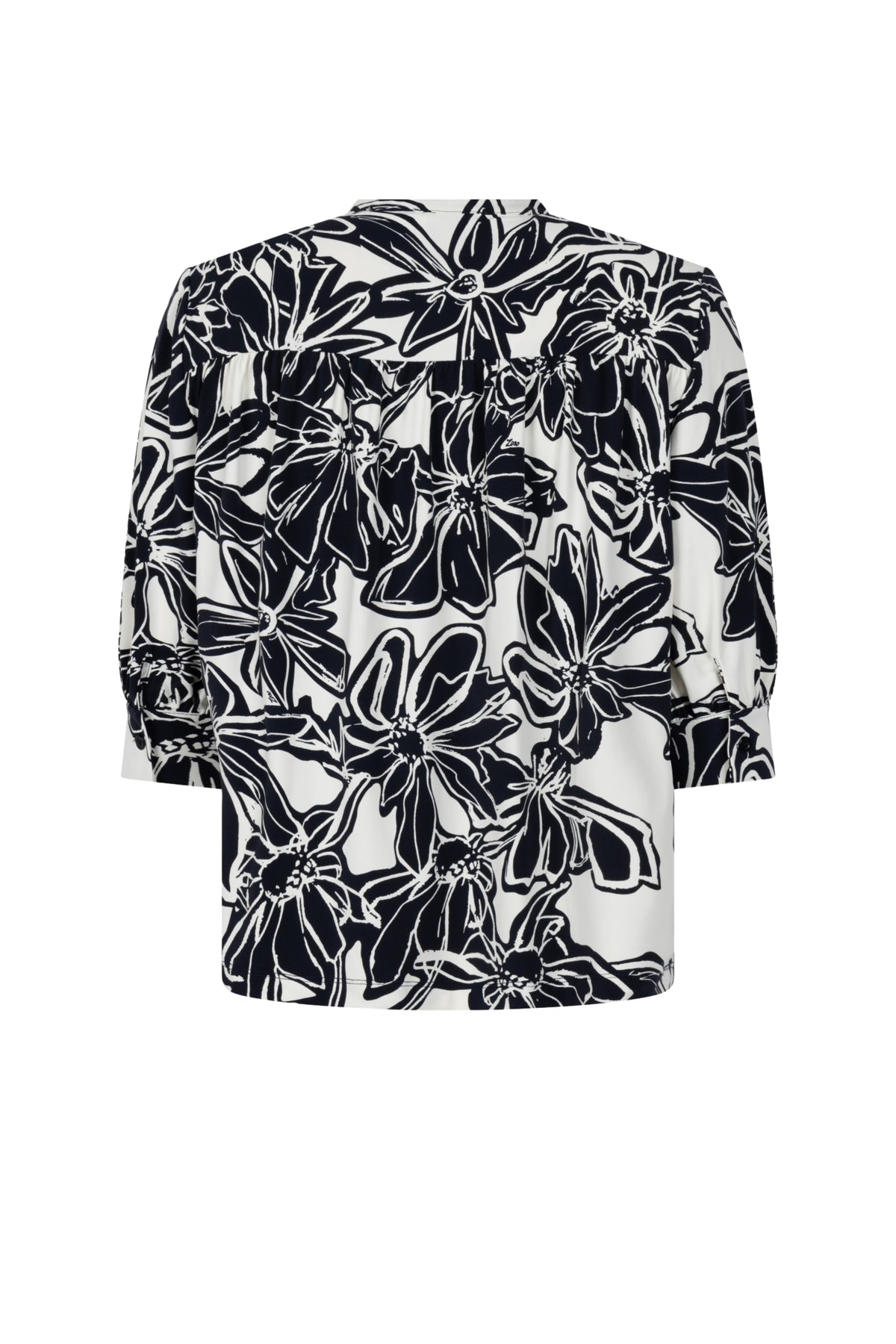 Zoso Travel Blouse Marloes in nachtblauw, met elegante snit en comfortabel materiaal, zichtbaar op de afbeelding.