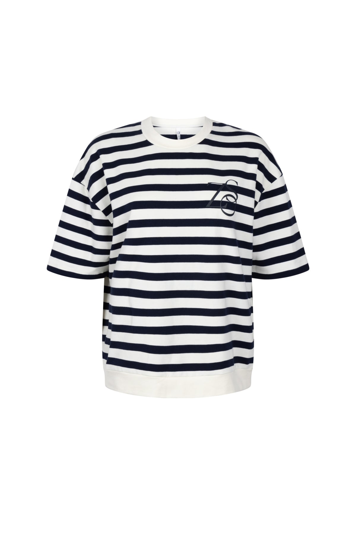 Donkerblauwe Zoso Melissa Kit Night Blue sweater met ronde hals en lange mouwen, casual stijl, getoond op model.