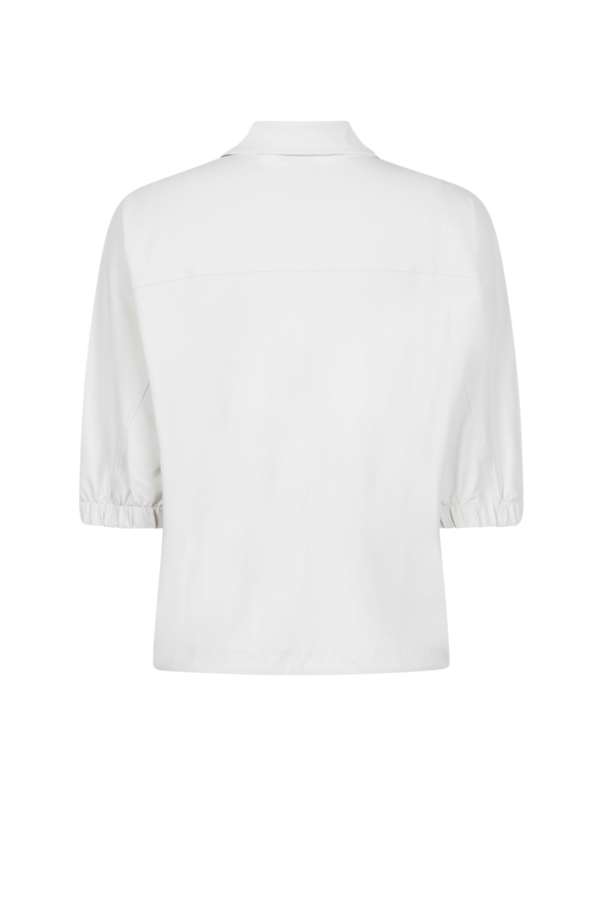 Zoso Travel blouse Monique Kit 261, lichtgewicht en comfortabele blouse met stijlvolle details, gedragen door een model.