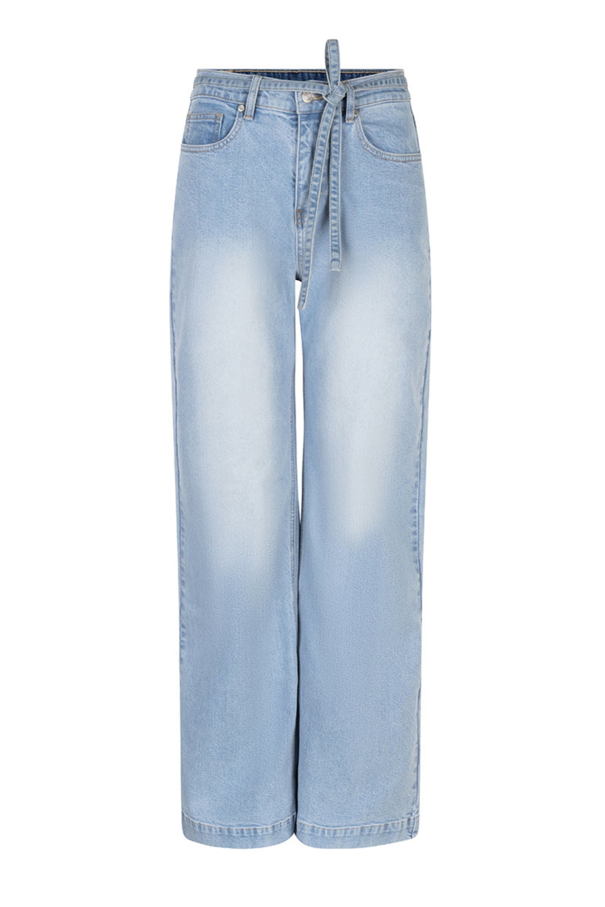 Lichtblauwe denim jeans met riem van EsQualo, casual herenmode, close-up van de jeans en riem.