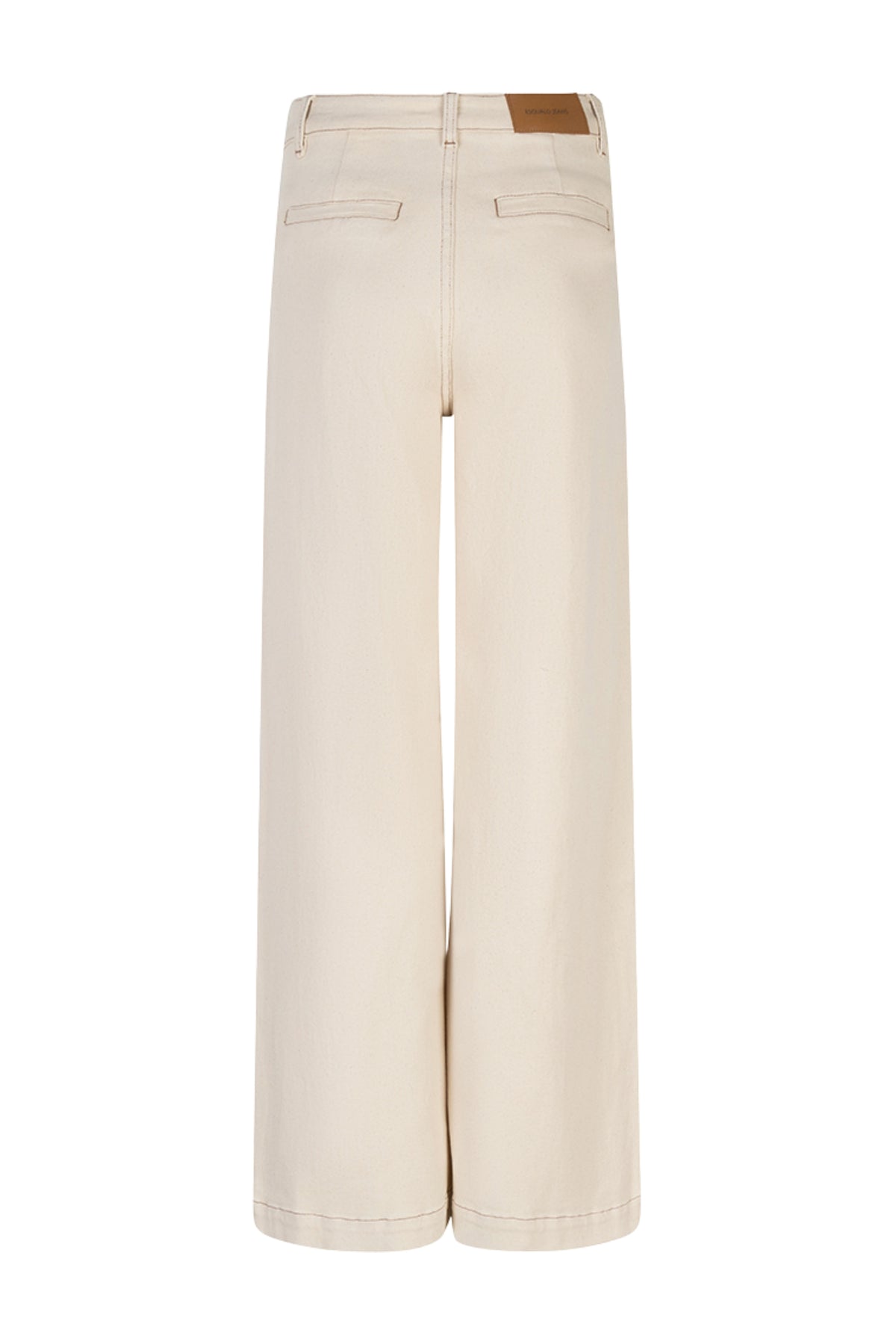 Natuurlijke EsQualo Twill jeans in een rechte pasvorm, getoond op een model, met zichtbaar stikwerk en five-pocket ontwerp.